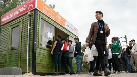 "1 Ekmek 1 Çorba" ve "Mahalle Mutfakları" Üniversite Önlerinde