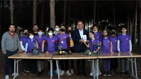Başkan Seçer, Robotik Kodlamada Ödül Kazanan Öğrencilerle Buluştu