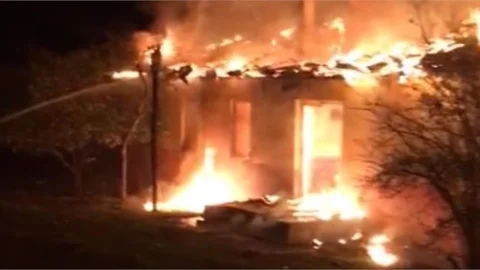 Kullanılmayan Okul Binası Alevlere Teslim Oldu