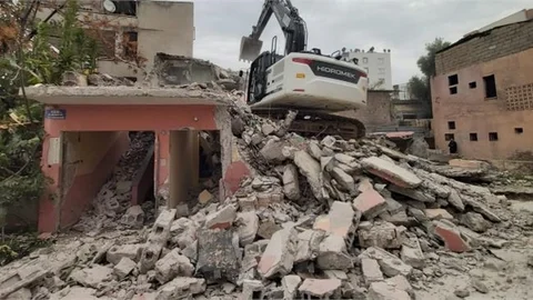 Akdeniz’de Metruk Binalar Yıkılıyor!