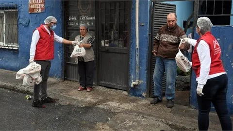 Mersin Büyükşehir, İhtiyaç Sahibi Vatandaşlara Ücretsiz Ekmek Dağıtımına Başladı