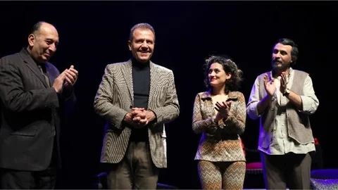 Başkan Vahap Seçer ve Meral Seçer "Matruşka" Oyununu İzledi