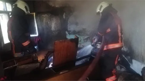 Yangında Bir Ev Kullanılamaz Hale Geldi