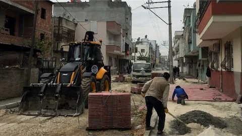 Mahallelerde Asfalt Kaplama, Kaldırım Yenileme, Yol ve Sokak Açma Çalışmaları Sürüyor