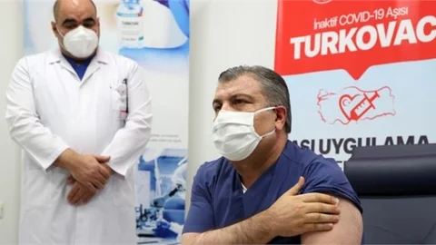 Bakan Koca Turkovac Aşısı Yaptırdı