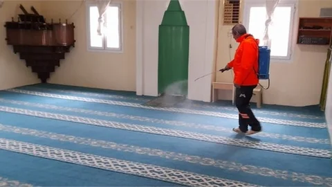 Tarsus’ta Bulunan Cami ve Mezarlıklarda Büyükşehir Ekiplerinden Kapsamlı Temizlik