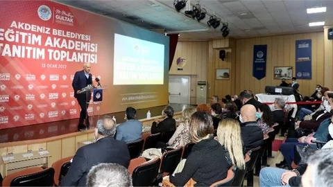 Akdeniz Belediyesi Eğitim Akademisi Öğrencileri Hayallerine Kavuşturacak