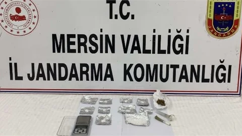 Uyuşturucu Satıcıları Jandarmadan Kaçamadı