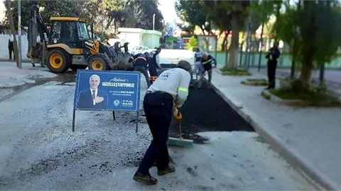Akdeniz’de Yol Açma, Asfalt Yama ve Kilit Taşı Yenileme Çalışmaları Devam Ediyor