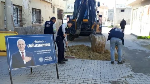 Akdeniz’in Her Mahallesinde Altyapı Hizmetleri Sürüyor