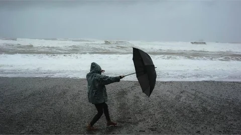Akdeniz'de Fırtına! Hızı Saatte 90 Km'yi Bulacak