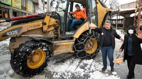 Büyükşehir, Mersin’in Yüksek Kesimlerini Kar Esaretinden Kurtarıyor