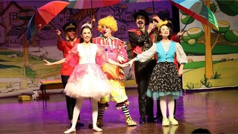 Şehir Tiyatrosu’nun ‘gökkuşağının Altında’ Oyunu Uşak’ta Büyük İlgi Gördü