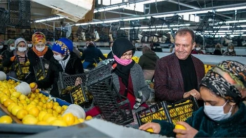 Başkan Seçer, Narenciye Paketleme Tesisini Gezdi, Emekçi Kadınlarla Bir Araya Geldi