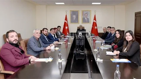 Vali Su, Mersin Yeşilay’ın Yeni Yönetimini Kabul Etti