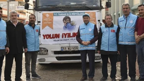 Tarsus'tan Barışpınarı Bölgesine 1 TIR Dolusu İnsani Yardım Malzemesi