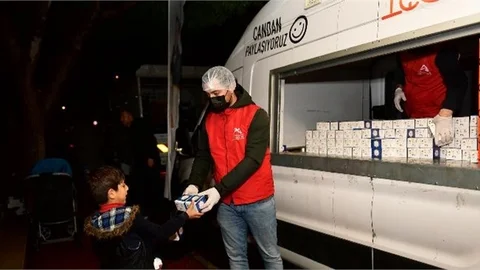 Mersin Büyükşehir 20 Bin Kandil Simidi Dağıttı