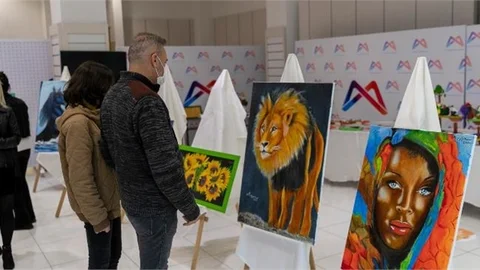 Mersin Büyükşehir Destek Verdi, 76 Yaşındaki Müzeyyen Çetinkaya Resim Sergisi Açtı