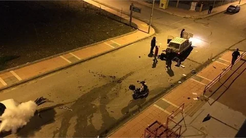 İki Araç Çarpıştı, 2 Ağır Yaralı Var