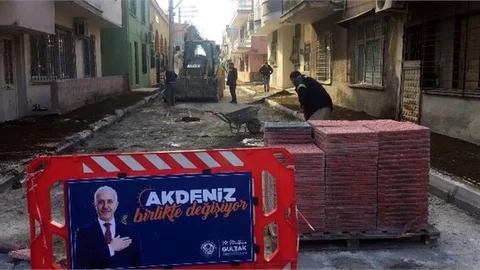 Akdeniz Belediyesi Fen İşleri Ekipleri Aralıksız Çalışıyor