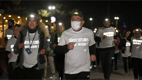 Mersin'de Kentin Birçok Bileşeni 8 Mart Öncesi ‘gece Koşusu’nda Buluştu