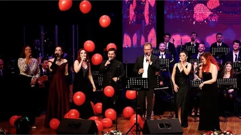 Başkan Seçer ve Meral Seçer, ‘sevgililer Günü Konseri’ne Katıldı