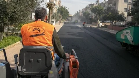 Mersin Büyükşehir’den Akbelen Mahallesi’nde Asfalt Atağı