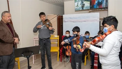 Mersin Büyükşehir, Roman Çocuklara Birçok Alanda Eğitim Veriyor