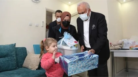 Mersin Erdemli’de Dünyaya Gelen Her Bebek İçin Hayata Geçirilen ‘hoş Geldin Bebek’ Projesi Ailelerin Yüzünü Güldürüyor.