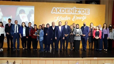Akdeniz Belediyesi, ‘8 Mart Dünya Emekçi Kadınlar Günü’ Dolayısıyla "Akdeniz’de Kadın Emeği" Şiarıyla Seminer Düzenledi.