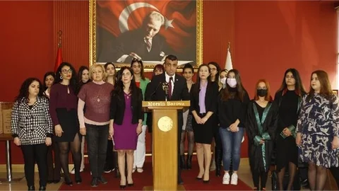 Mersin Barosu Kadın Hakları Merkezi, 8 Mart Dünya Emekçi Kadınlar Günü Nedeniyle Basın Açıklaması Yaptı.
