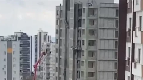 Mersin'de İnşaat İşçilerini Taşıyan Asansörün Halatı Koptu