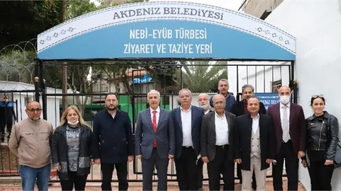 Akdeniz Belediye Başkanı Gültak, Mahmudiye Mahallesini Ziyaret Etti