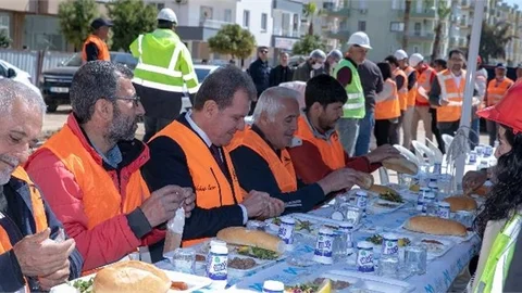 Başkan Seçer, Göçmen’deki Katlı Kavşak Çalışmalarını İnceledi, İşçilerle Şantiyede Öğle Yemeği Yedi