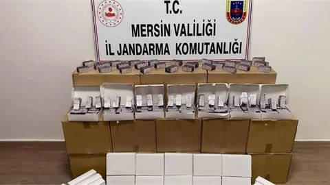 Mersin'de Jandarma Ekipleri, Bir TIR Garajına Yaptığı Operasyonda 2 Milyon 800 Bin Adet Uyuşturucu Hap Ele Geçirdi.