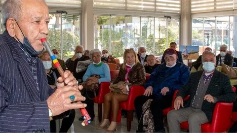 ‘bozkırın Tezenesi’nin Hayatı Büyükşehir Emekli Evi Üyelerine Anlatıldı