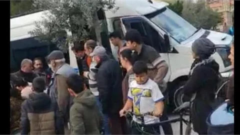 Mersin'de Sürücüsü Rahatsızlanan Araç Yoldan Çıkarak Savruldu