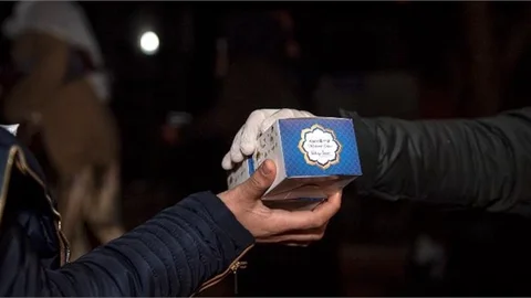 Mersin Büyükşehir, Berat Kandili’nde 15 Bin Kandil Simidi Dağıttı