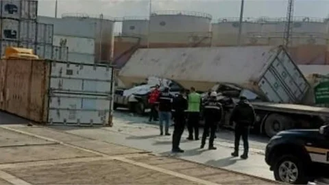 Devrilen Konteyner Altında Kalan 1 Kişi Hayatını Kaybetti