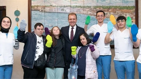 Mersin'de Renkli Çoraplarla Down Sendromu İçin Farkındalık Yarattılar