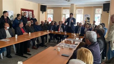 Mersin Büyükşehir ve Tarsus Belediye Meclis Üyesi Ali Boltaç CHP Tarsus İlçe Başkanlığı Binasında Partilileriyle Bir Araya Geldi