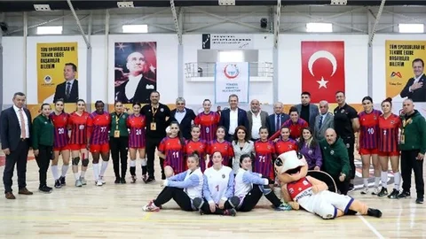 Başkan Seçer, Msk Kadın Hentbol Takımının Galibiyet Coşkusuna Ortak Oldu