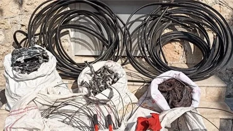 Mersin İl Jandarma Komutanlığı Ekipleri Kablo Hırsızı 2 Şahsı Suçüstü Yakaladı