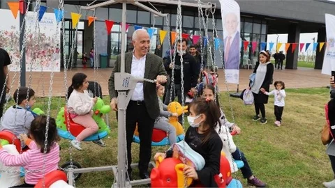 Mersin Millet Bahçesi Sahilinde Organize Edilen Etkinliğe Çocuklar, Veliler ve Öğretmenleri Katıldı