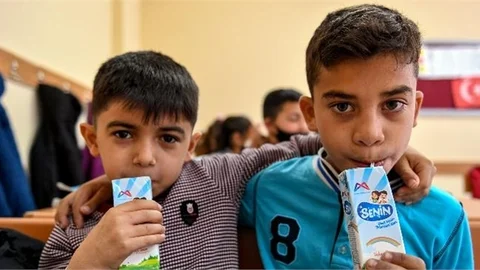 Mersin Büyükşehir’in "Süt Senin Gurur Mersin"İn Projesi Miniklerin Yüzünü Güldürüyor