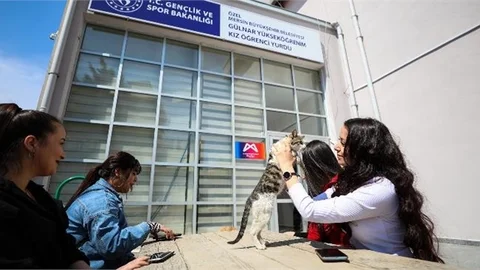 Büyükşehir’in Gülnar’da Açtığı Öğrenci Yurdu İle Konukevi Öğrencilere Sıcak Bir Yuva Oldu