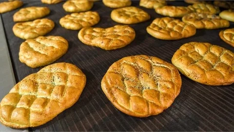 Mersin Büyükşehir, 300 Gramlık Ramazan Pidelerini 2,5 Liradan Satışa Sunuyor