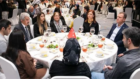 Başkan Seçer ve Meral Seçer, Şehit Aileleri ve Gaziler Onuruna Verilen İftar Yemeğine Katıldı