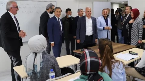 Merkezde, Üniversite Hayali Kuran Öğrencilere Ücretsiz Kurs Veriliyor