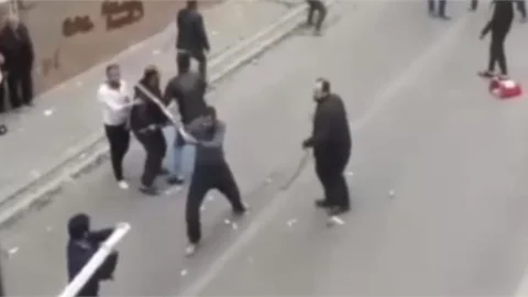 Mersin'de İki Grup Arasında Çıkan Kavgada Taş ve Sopalar Havada Uçuştu